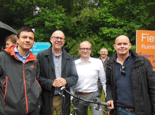 Jeroen De Cuyper en Peter De Vooght met Vlaams mobiliteitsminister Ben Weyts